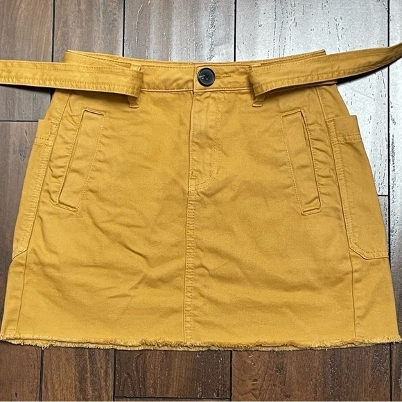 Mustard Yellow Denim Cargo Mini Belted Skirt Size 24 - Picture 6 of 10